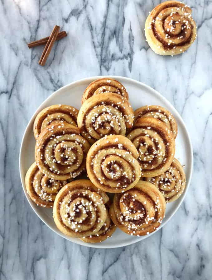 The authentic Swedish cinnamon rolls "kanelbullar". The recipe is extremely easy and comes with a step-by-step tutorial to guide you.