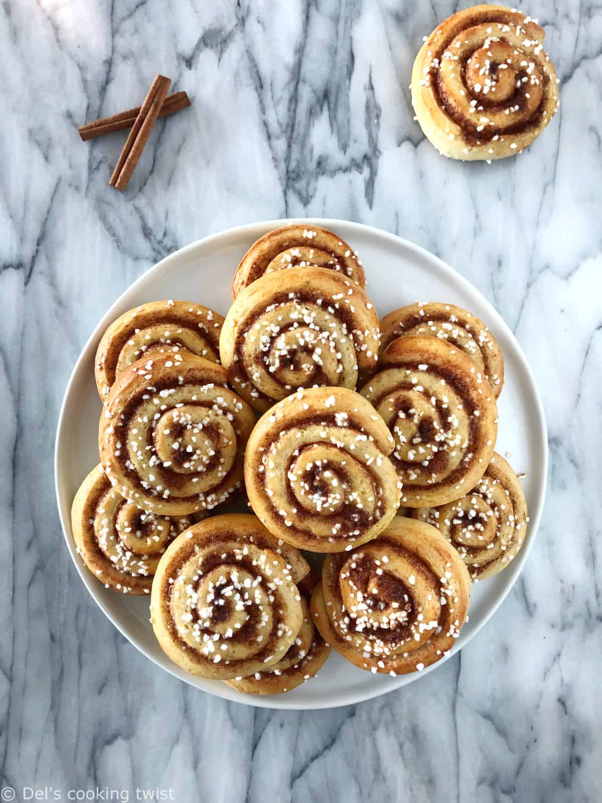 The authentic Swedish cinnamon rolls "kanelbullar". The recipe is extremely easy and comes with a step-by-step tutorial to guide you.