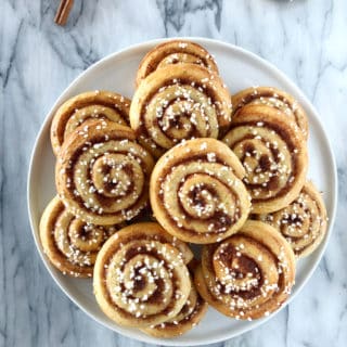 The authentic Swedish cinnamon rolls "kanelbullar". The recipe is extremely easy and comes with a step-by-step tutorial to guide you.