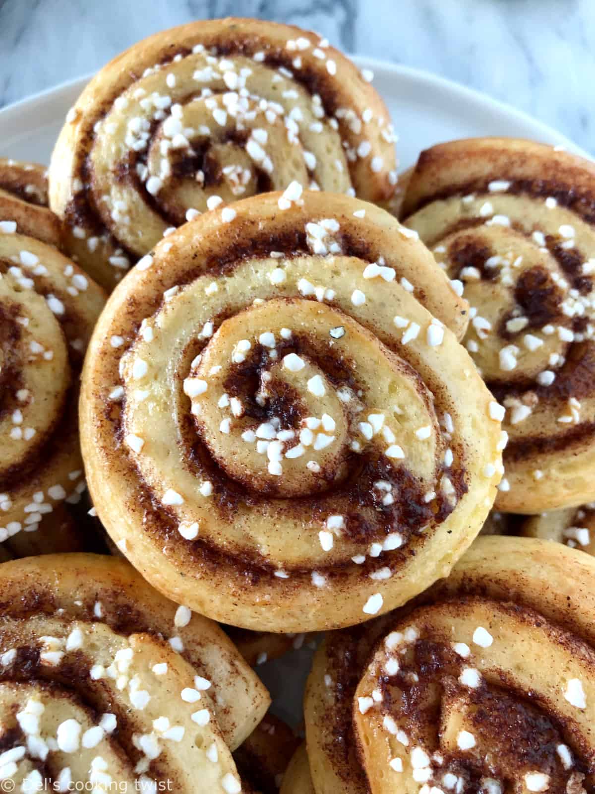 The authentic Swedish cinnamon rolls "kanelbullar". The recipe is extremely easy and comes with a step-by-step tutorial to guide you.