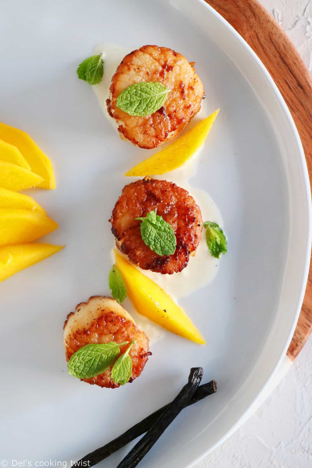 Add an exotic touch to your seafood with these elegant seared scallops with vanilla sauce and fresh mango.