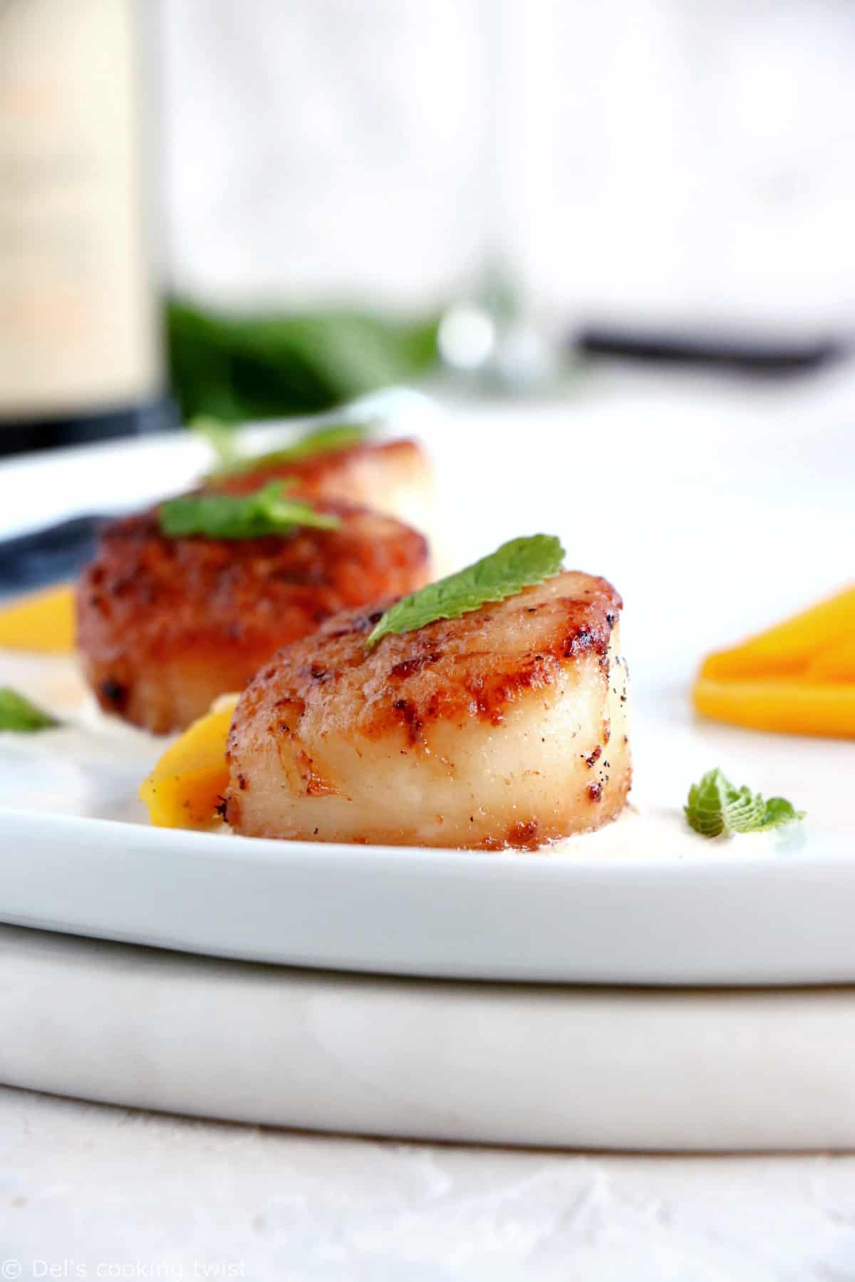 Add an exotic touch to your seafood with these elegant seared scallops with vanilla sauce and fresh mango.