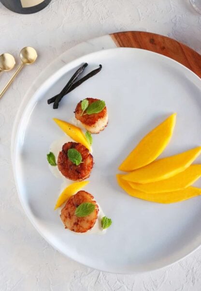 Add an exotic touch to your seafood with these elegant seared scallops with vanilla sauce and fresh mango.