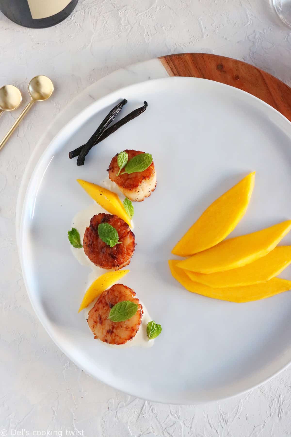 Add an exotic touch to your seafood with these elegant seared scallops with vanilla sauce and fresh mango.