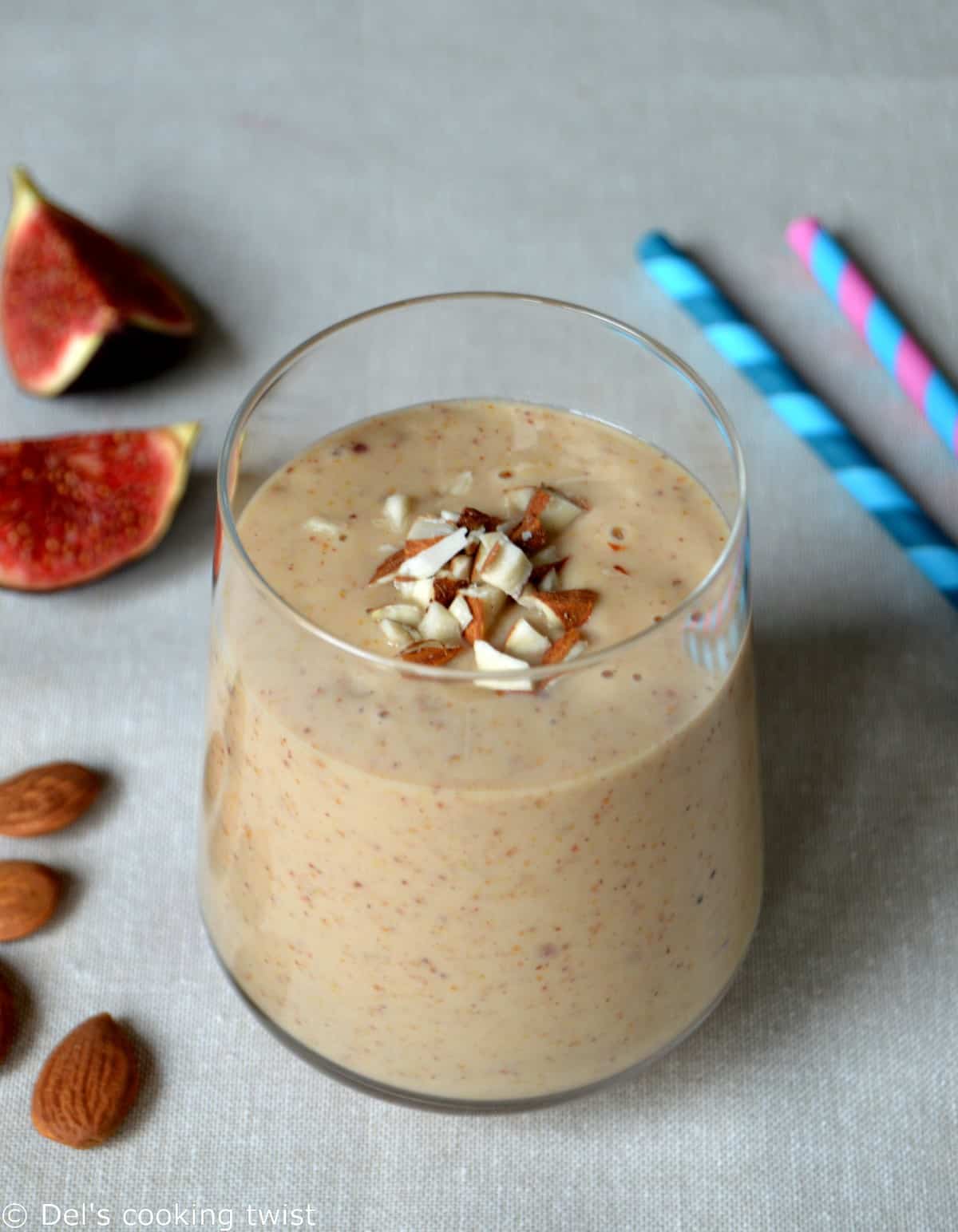 Le smoothie figue et amande est un smoothie énergétique réalisé avec des figues fraîches et de la purée d'amande. Une boisson idéale au petit déjeuner ou après une session sportive.