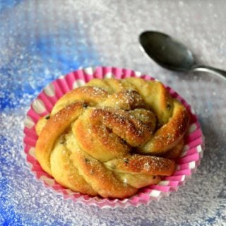 Cardamom buns