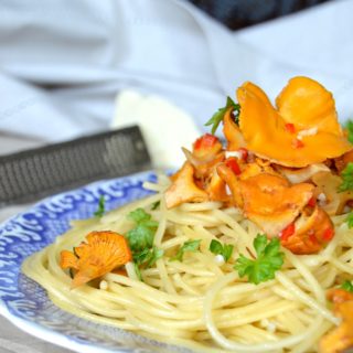 Spaghetti with chanterelles and cognac