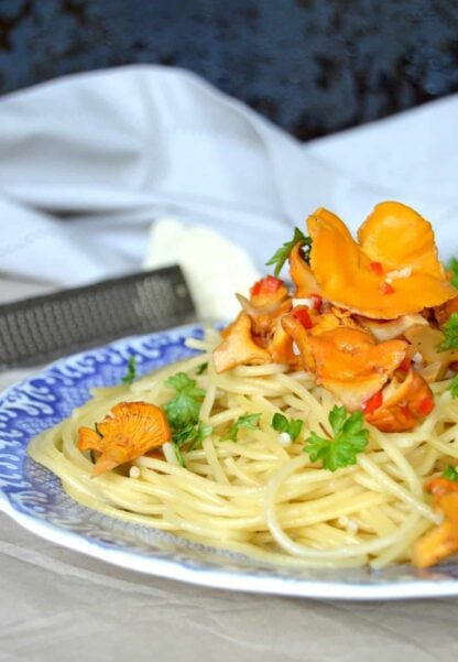 Spaghetti with chanterelles and cognac