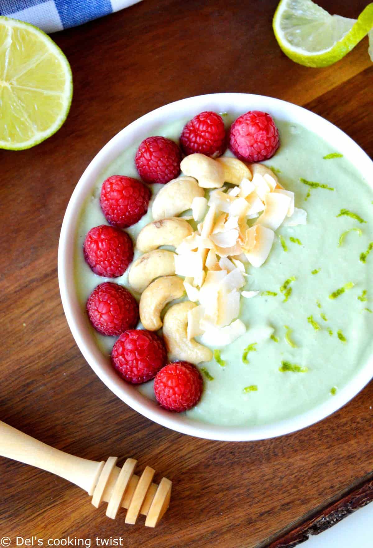 Green avocado smoothie bowl