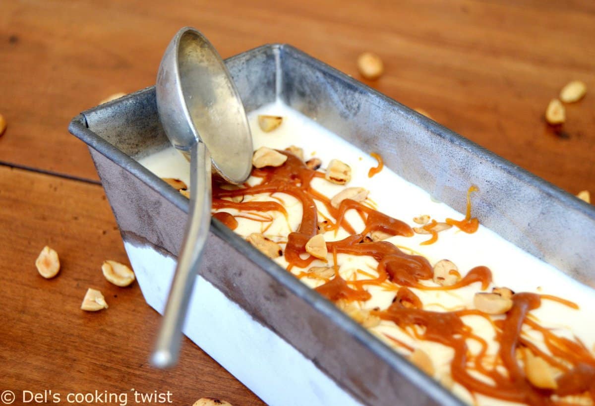 Glace maison facile au caramel au beurre salé et cacahuètes grillées