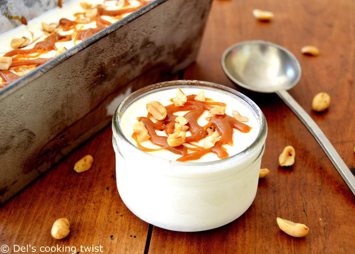 Glace maison facile au caramel au beurre salé et cacahuètes grillées