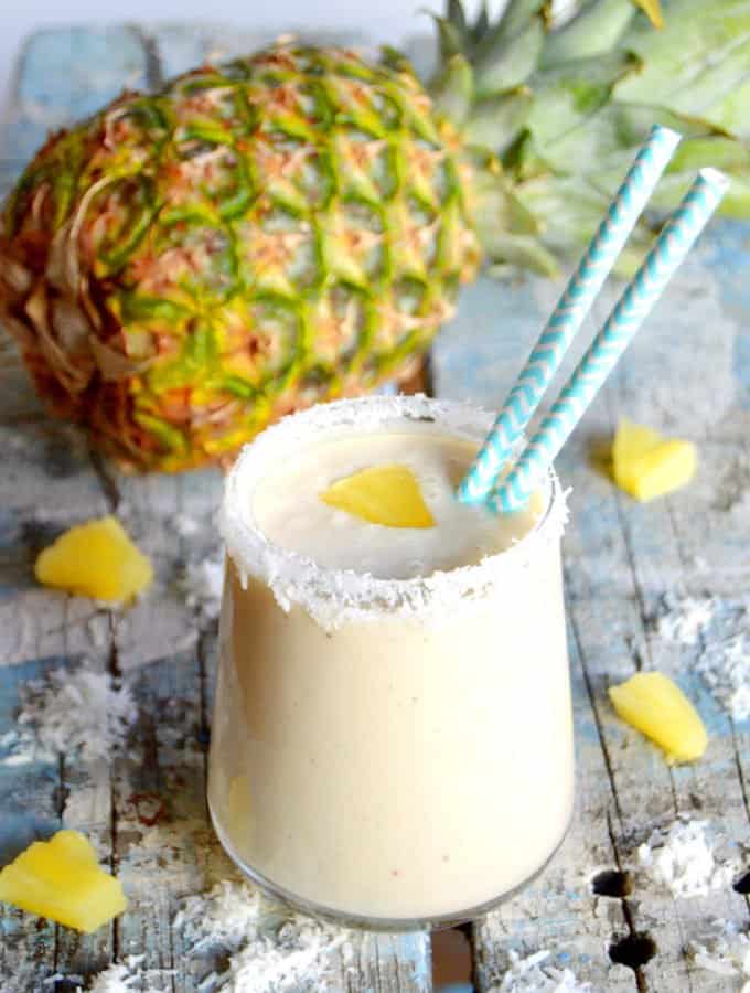 Smoothie tropical ananas et noix de coco