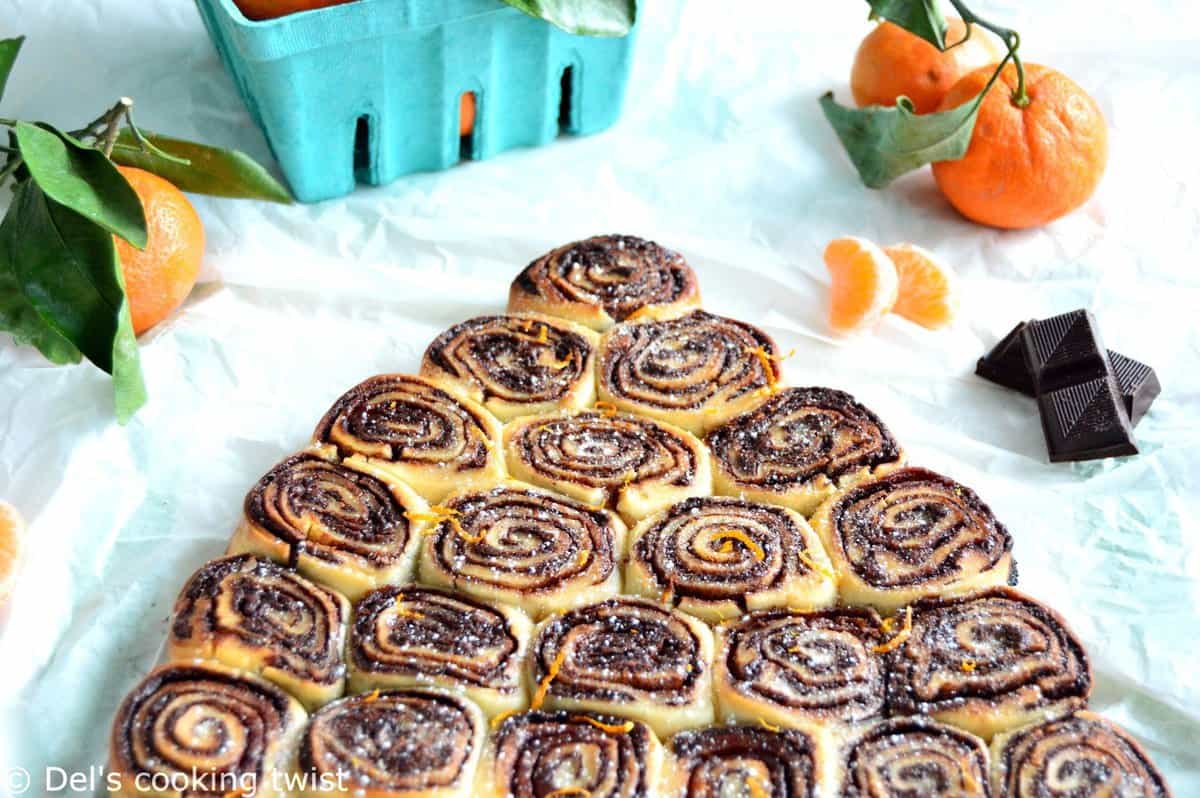 Chocolate-orange sweet roll christmas tree