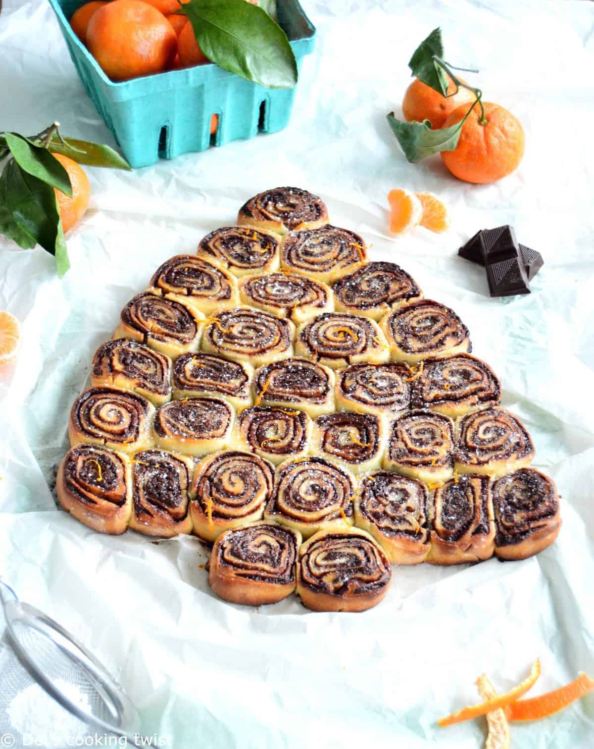 Chocolate-orange sweet roll christmas tree