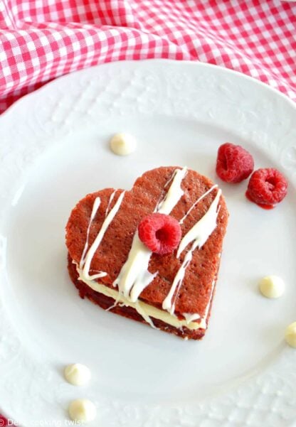 Petits coeurs moelleux de la Saint Valentin garnis de chocolat blanc