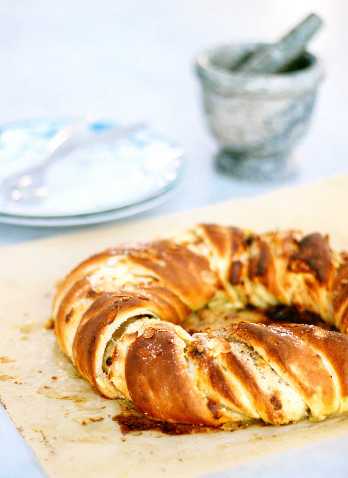 Couronne suédoise à la cardamome et au chocolat blanc