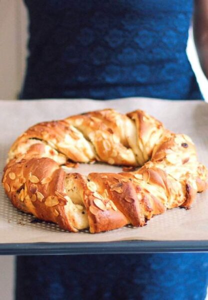 Couronne suédoise à la cardamome et au chocolat blanc