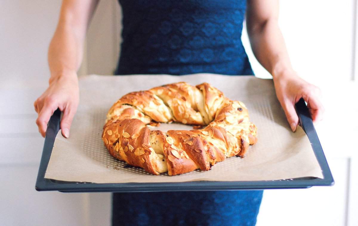 Couronne suédoise à la cardamome et au chocolat blanc