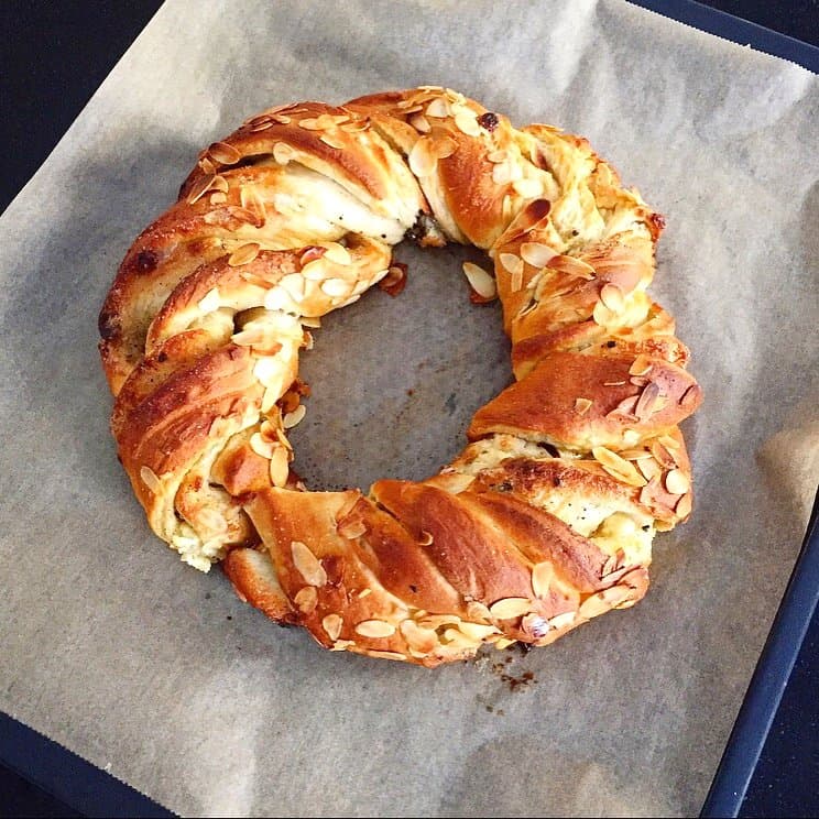 Couronne suédoise à la cardamome et au chocolat blanc