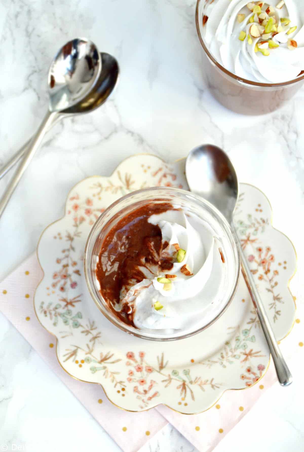 Mousse au chocolat vegan et chantilly coco