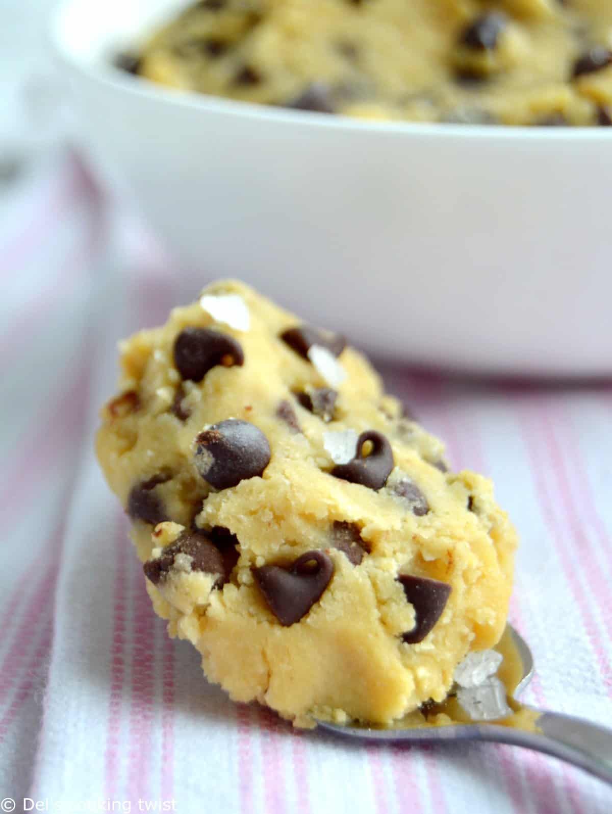 Healthy Vegan Chocolate Chip Cookie Dough