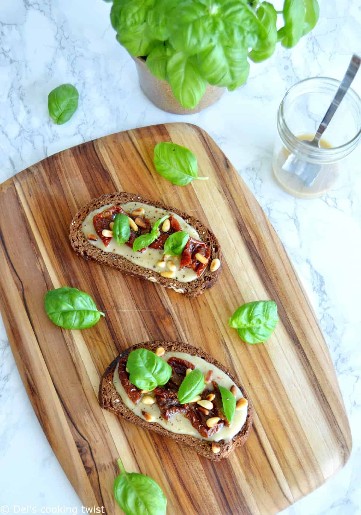 Tartine de tomates séchées et tahini