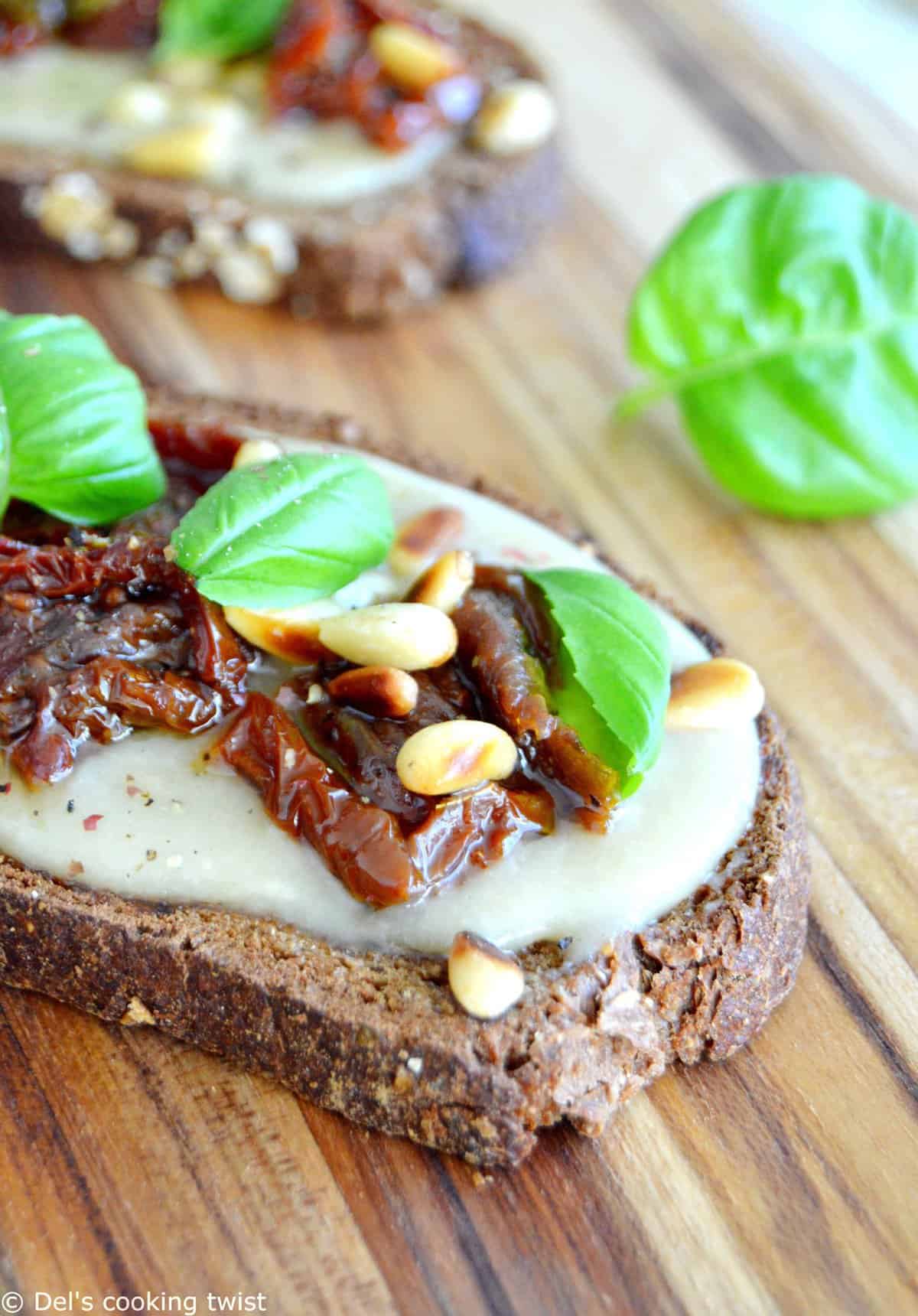 Tartine de tomates séchées et tahini