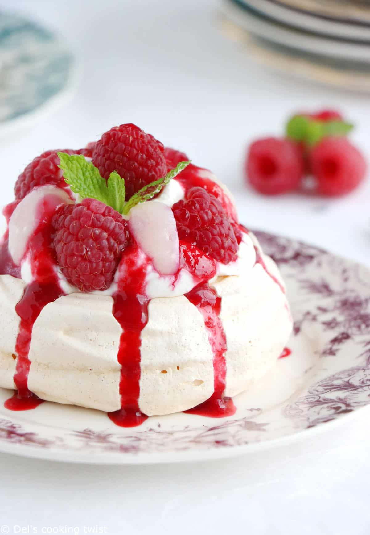 Pavlovas aux framboises, litchis et rose, façon Ispahan