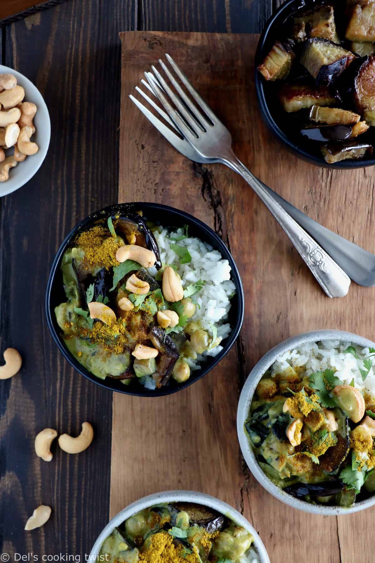 Ce curry d'aubergine et pois chiches vegan et sans gluten constitue un plat rapide, crémeux et riche en protéines végétales.