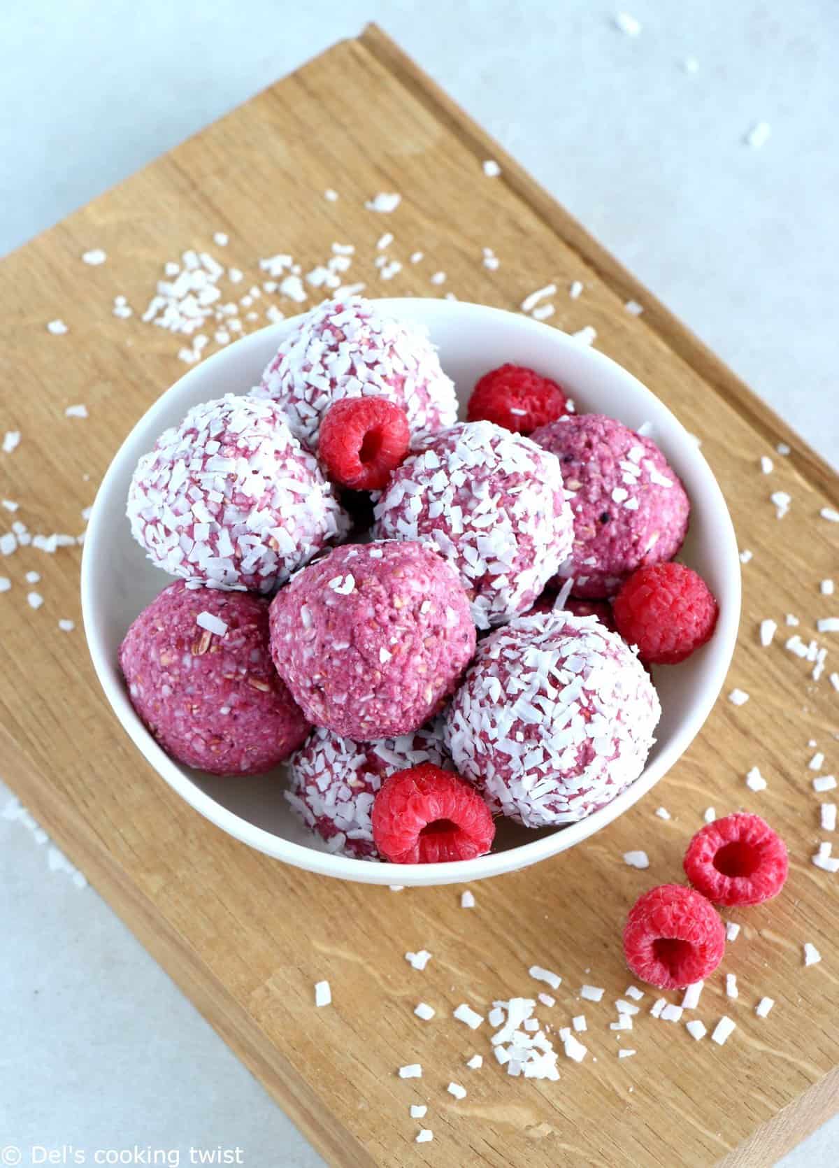 https://www.delscookingtwist.com/wp-content/uploads/2017/10/Berry-Bliss-Balls_5297.jpg