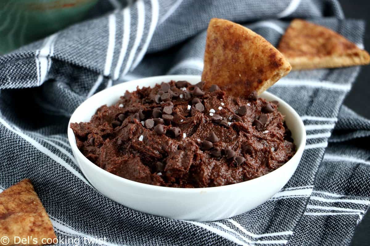 Brownie batter dip et chips de pita à la cannelle