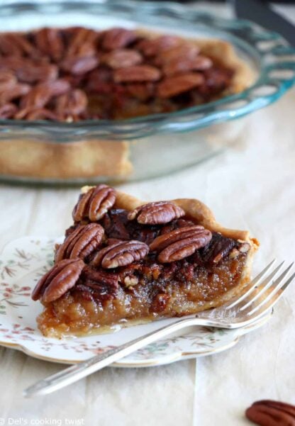 La vraie pecan pie américaine, c'est un dessert typique de Thanksgiving, très riche et très sucré, mais aussi fondant et croustillant.