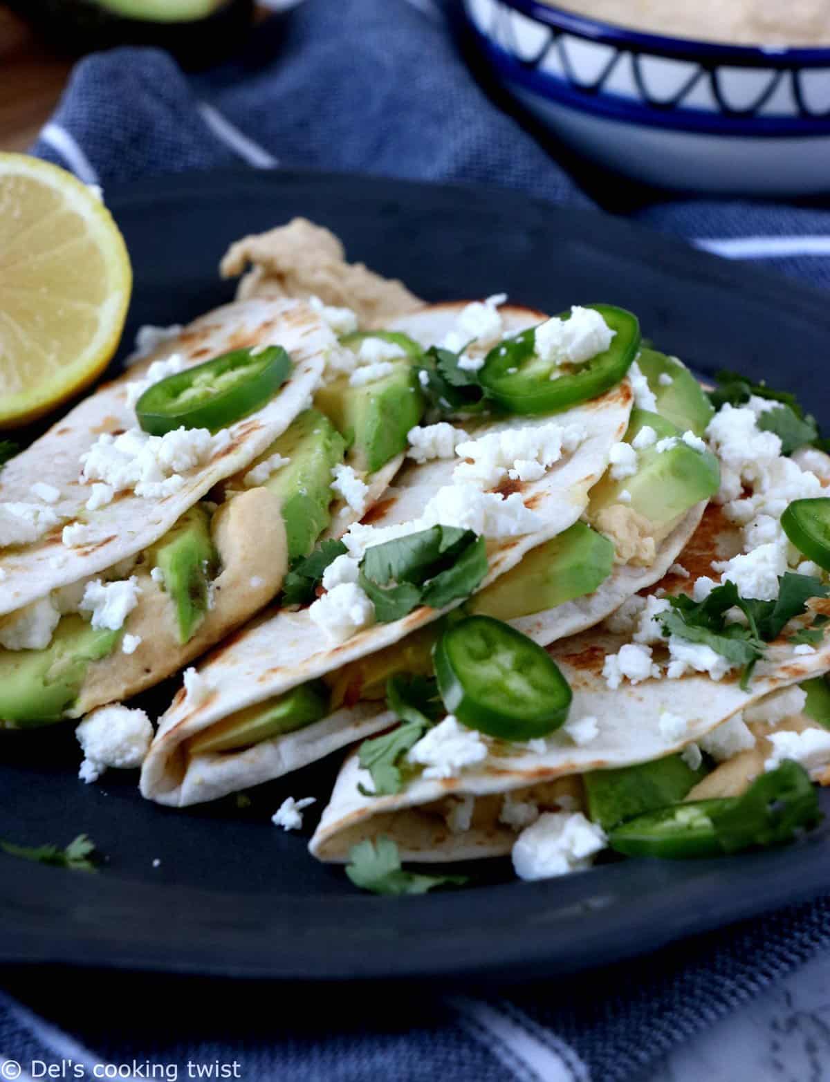 Quesadillas hummus avocat et feta