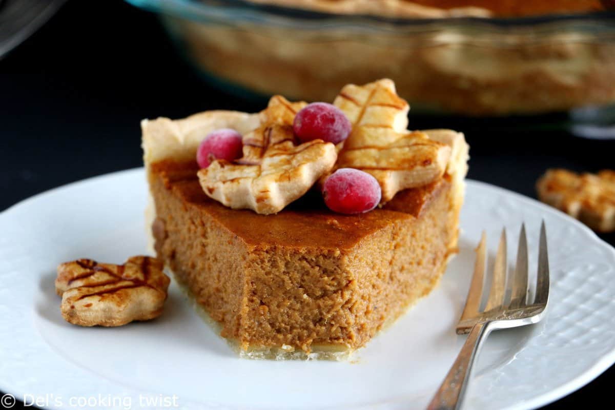 Dessert classique de Thanksgiving, la vraie pumpkin pie américaine est onctueuse, crémeuse et délicieusement parfumée aux épices chaudes d’automne. Découvrez ma recette authentique, réalisée avec des ingrédients naturels et entiers.