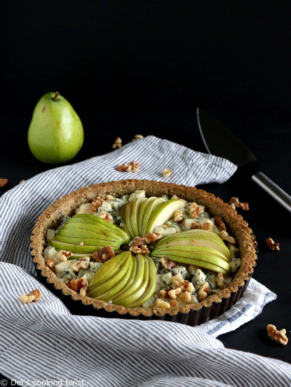 Tarte poires et bleu, avec une pâte aux noix