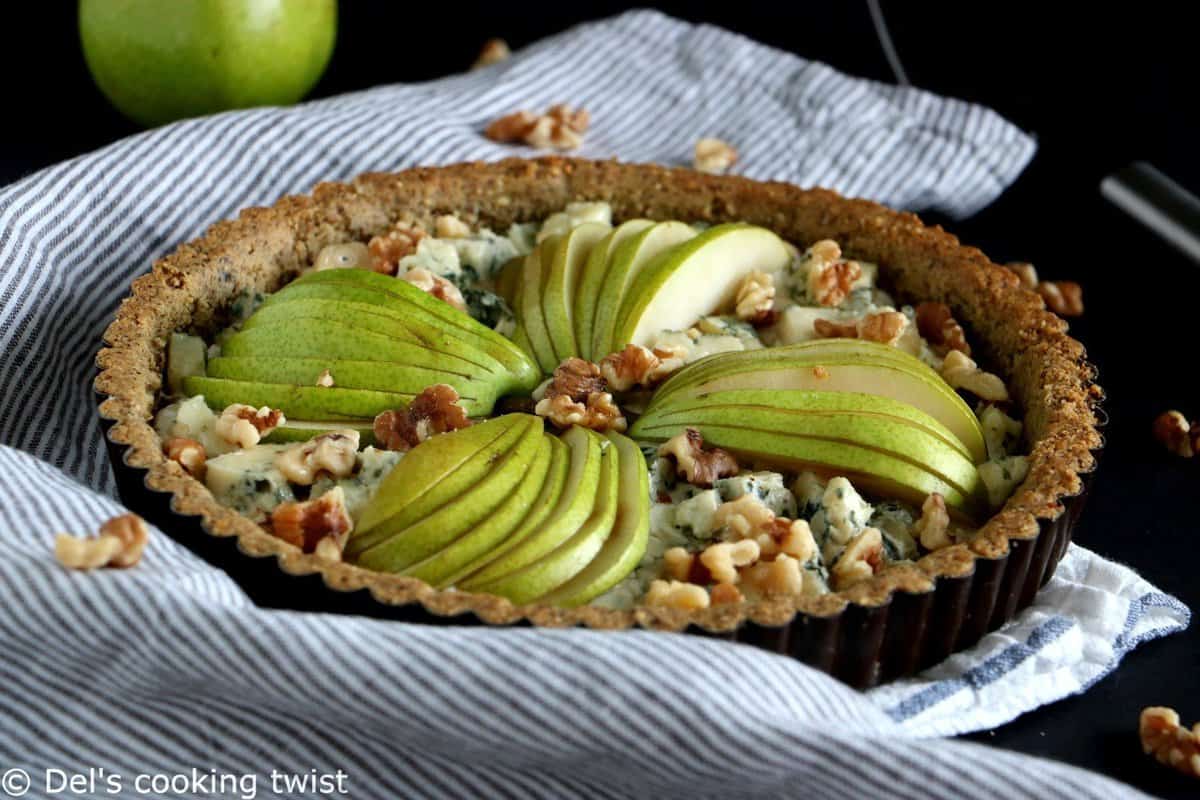 Tarte poires et bleu, avec une pâte aux noix