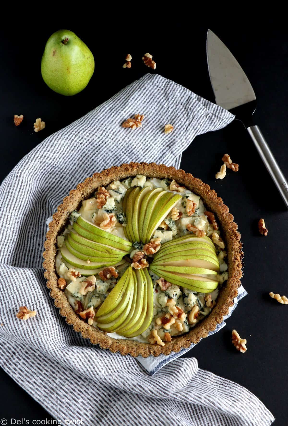 Tarte poires et bleu, avec une pâte aux noix