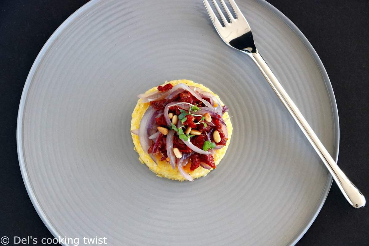 Bouchées de polenta aux oignons caramélisés (vegan, sans gluten)