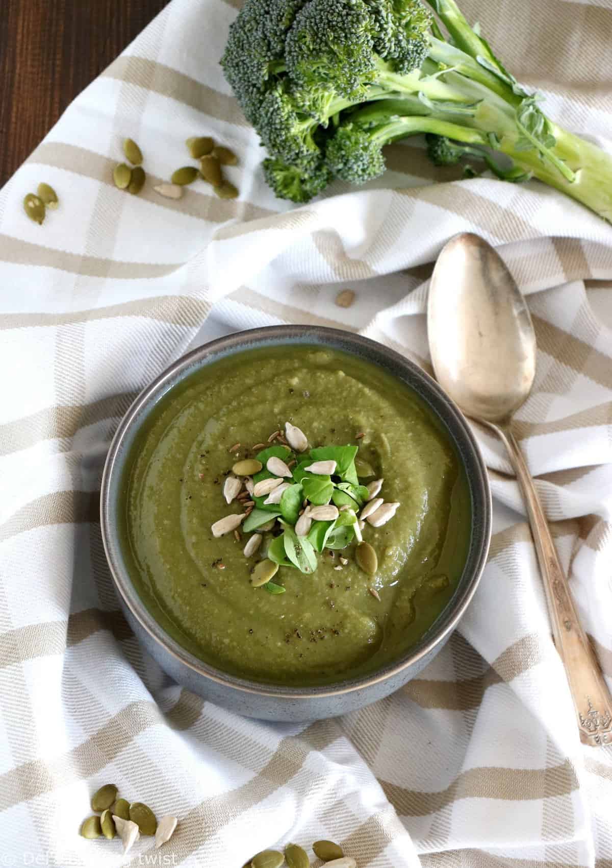 Soupe détox de brocolis & lentilles au cumin