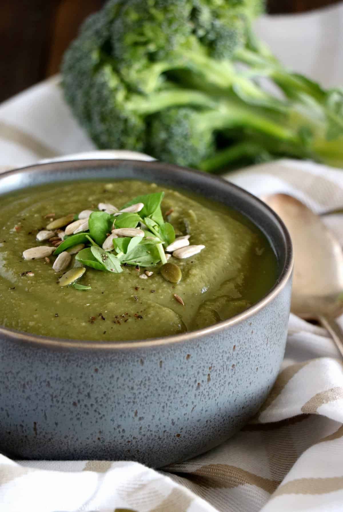 Soupe détox de brocolis & lentilles au cumin