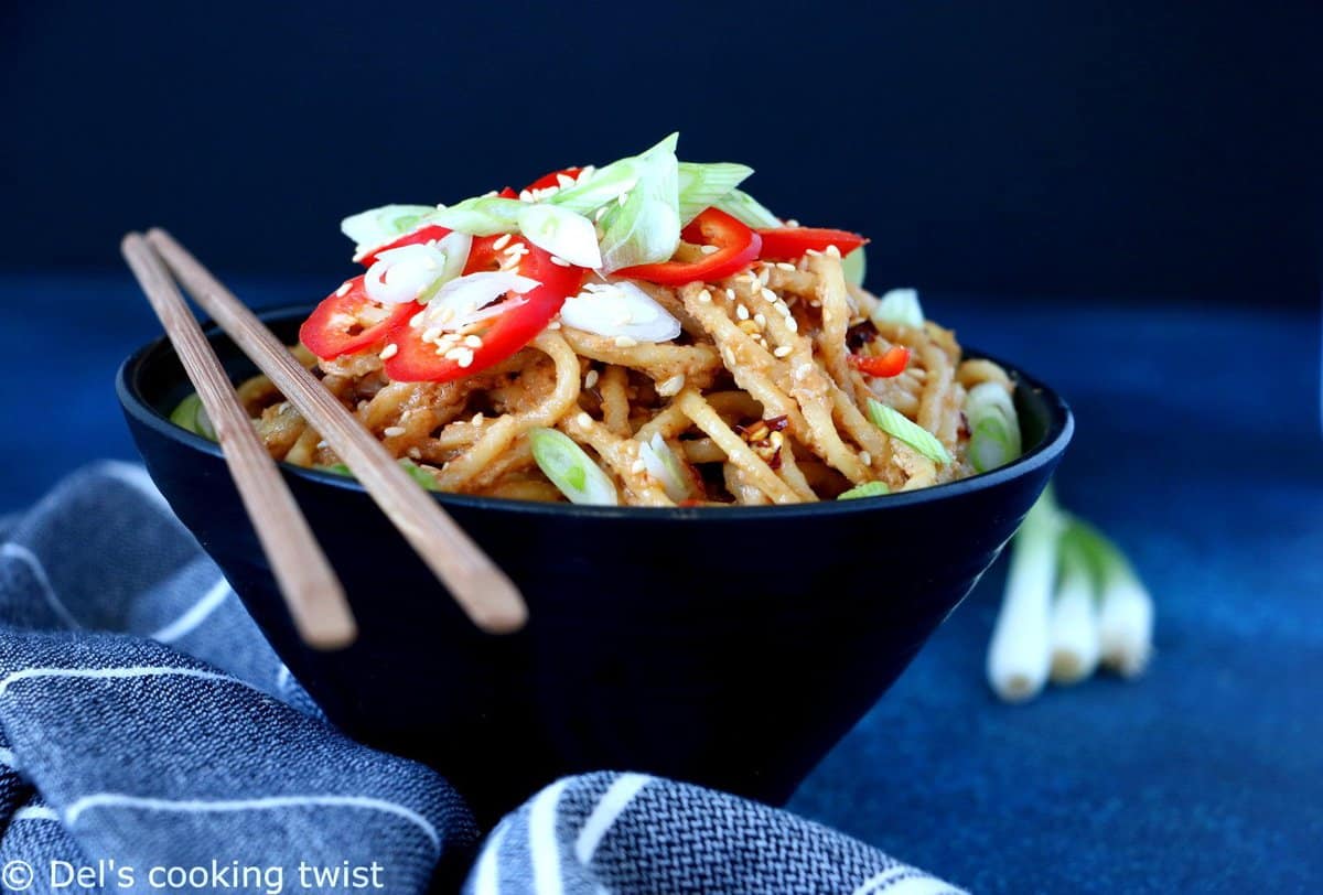 Nouilles asiatiques épicées au beurre de cacahuète (vegan)