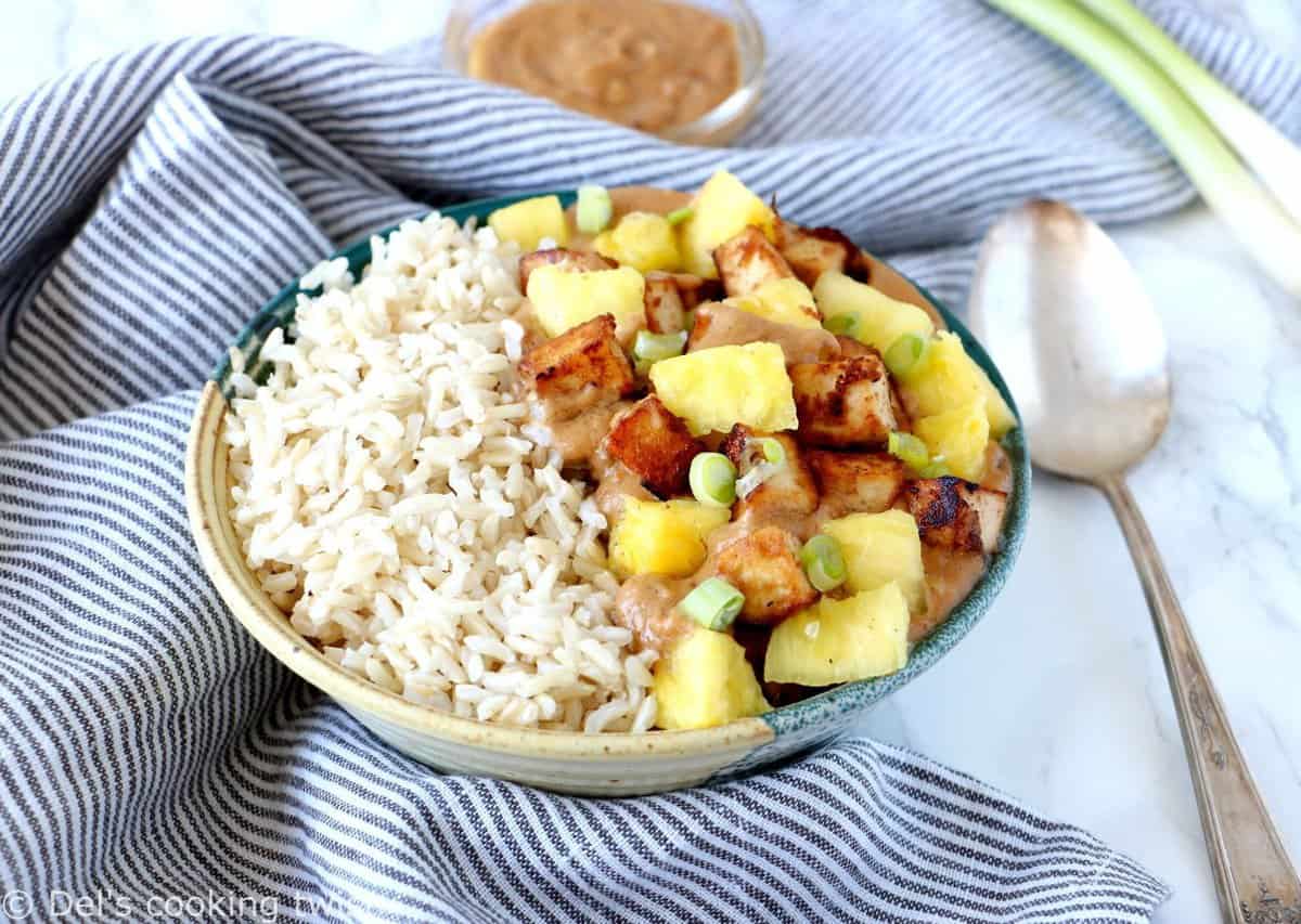 Sauté de tofu et ananas, sauce crémeuse au beurre de cacahuète (vegan, sans gluten)