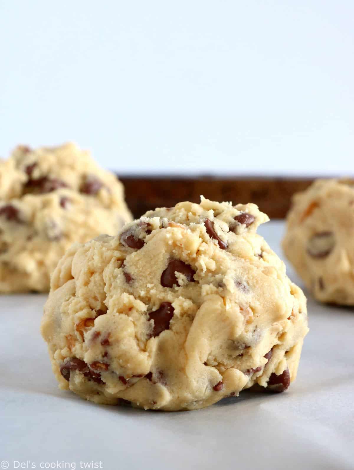 Levain Bakery Chocolate Chip Cookies