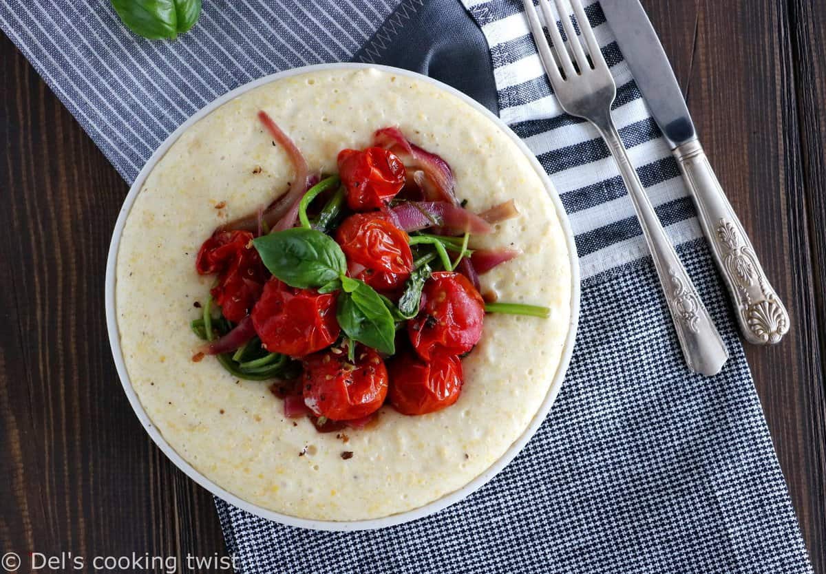 Polenta au chèvre, tomates cerises rôties et épinards