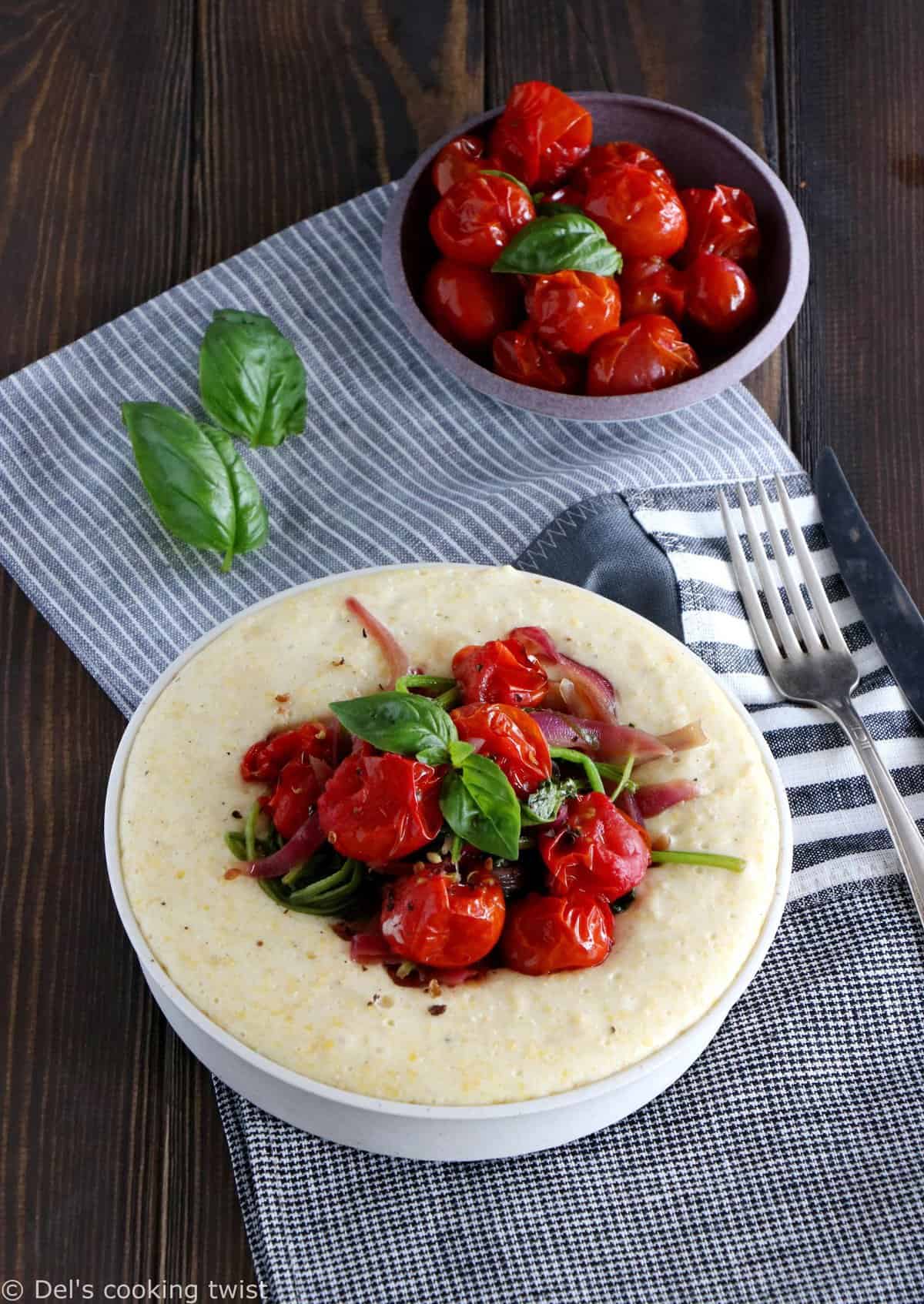 Polenta au chèvre, tomates cerises rôties et épinards