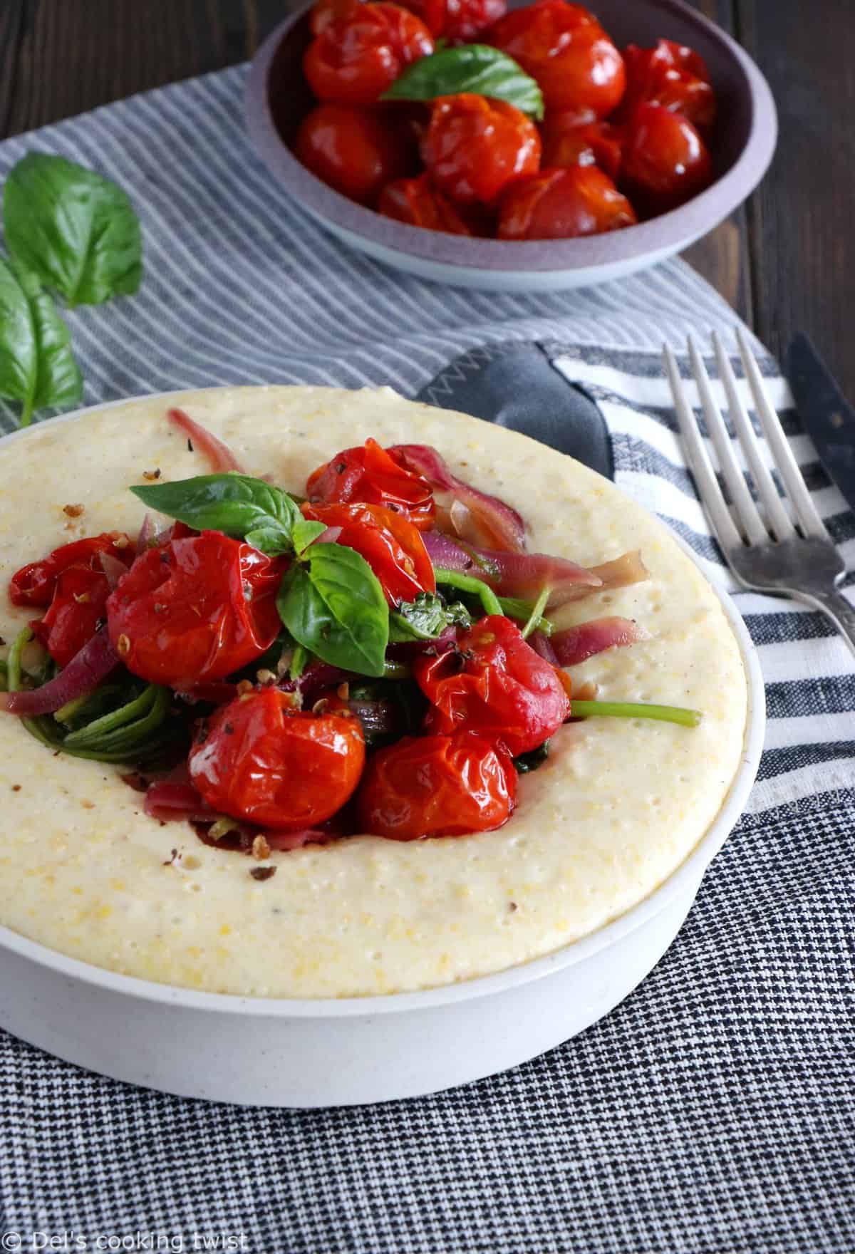 Polenta au chèvre, tomates cerises rôties et épinards