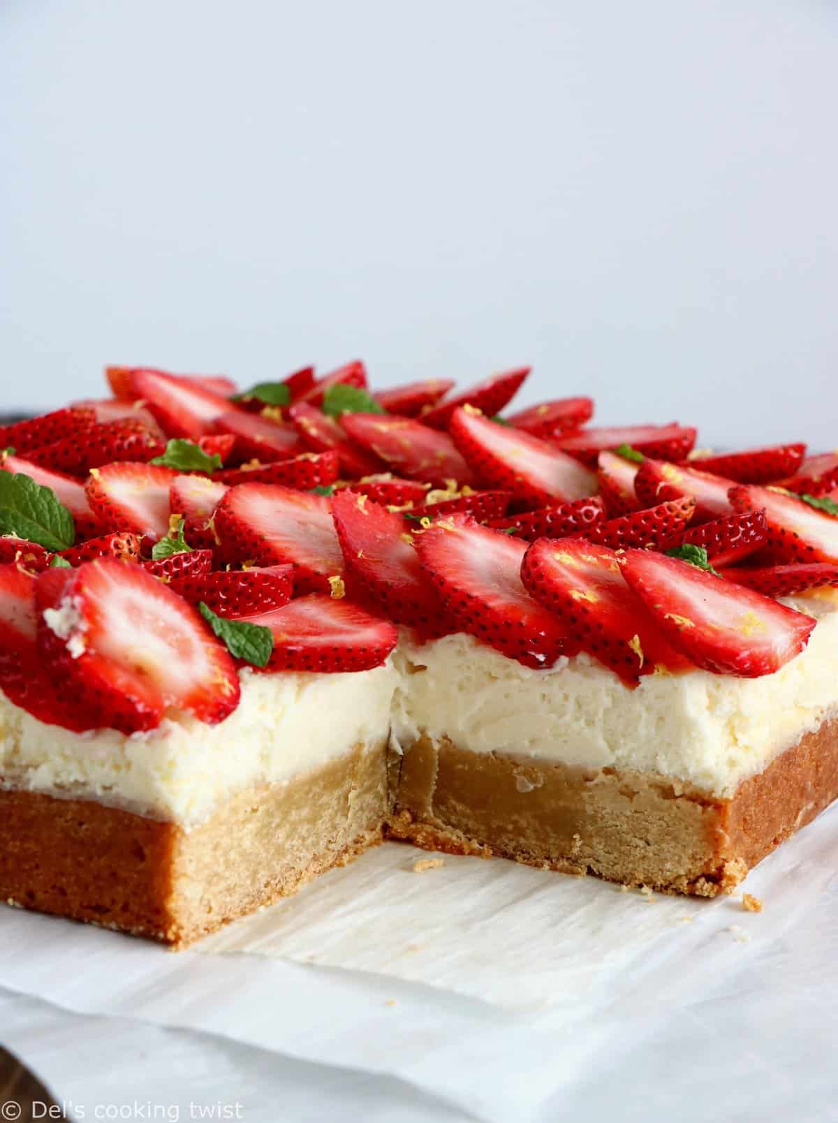 Cheesecake blondies aux fraises