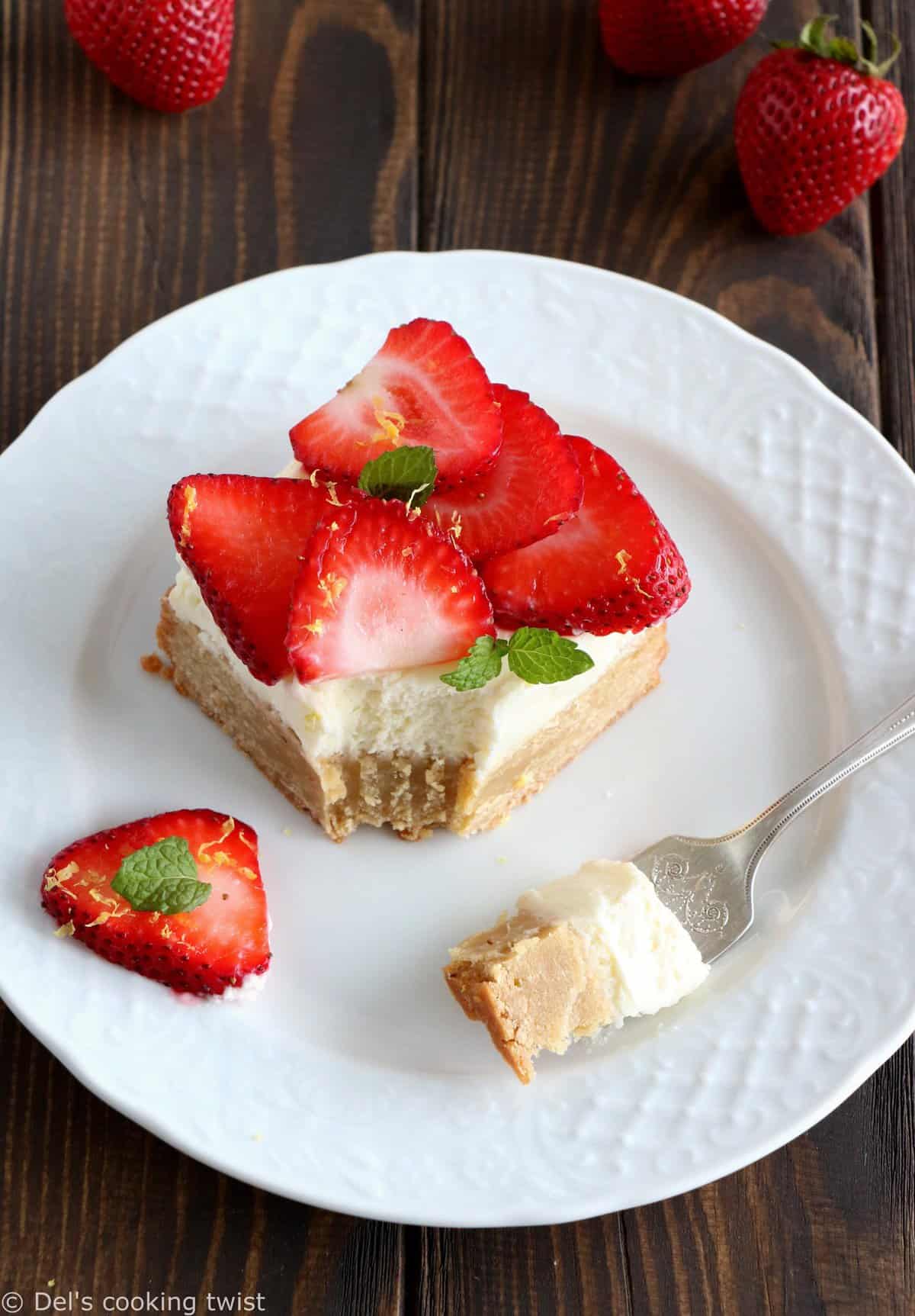 Cheesecake blondies aux fraises