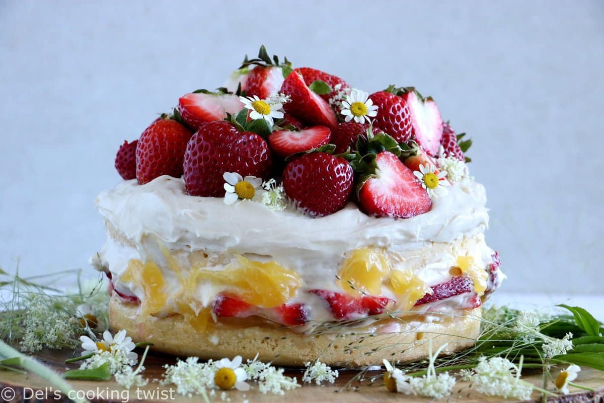 Swedish Midsummer Strawberry Cake (Midsommartårta)