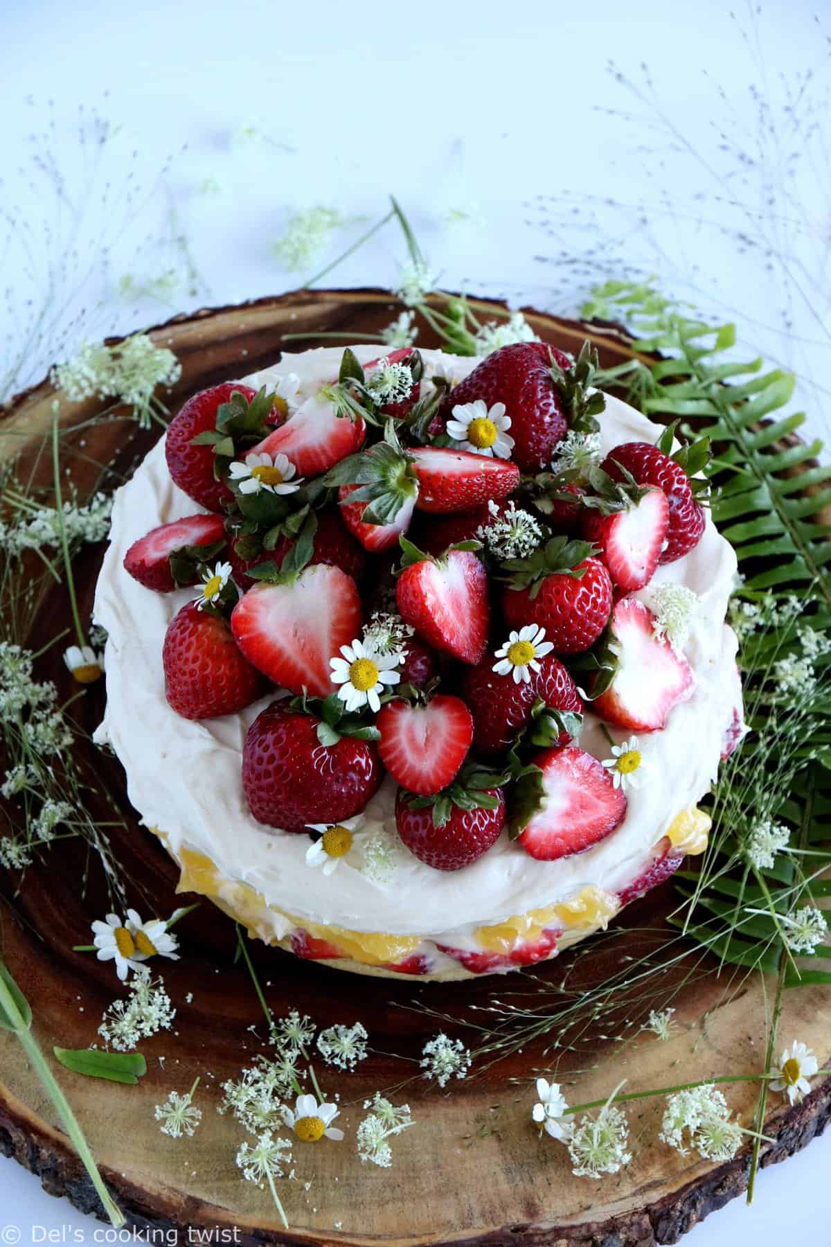 Swedish Midsummer Strawberry Cake (Midsommartårta)